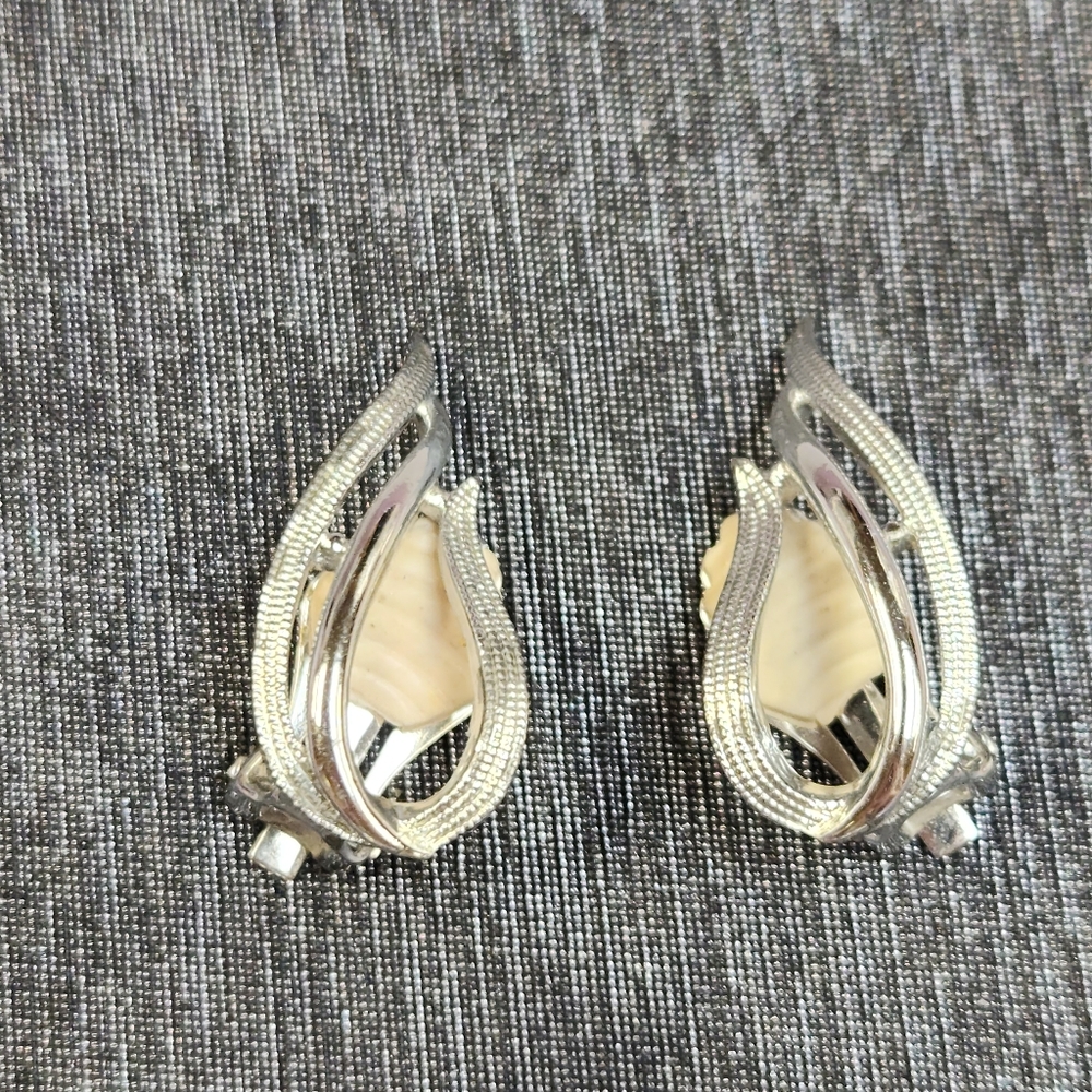 Vtg Sarah Coventry Clip On Earrings
